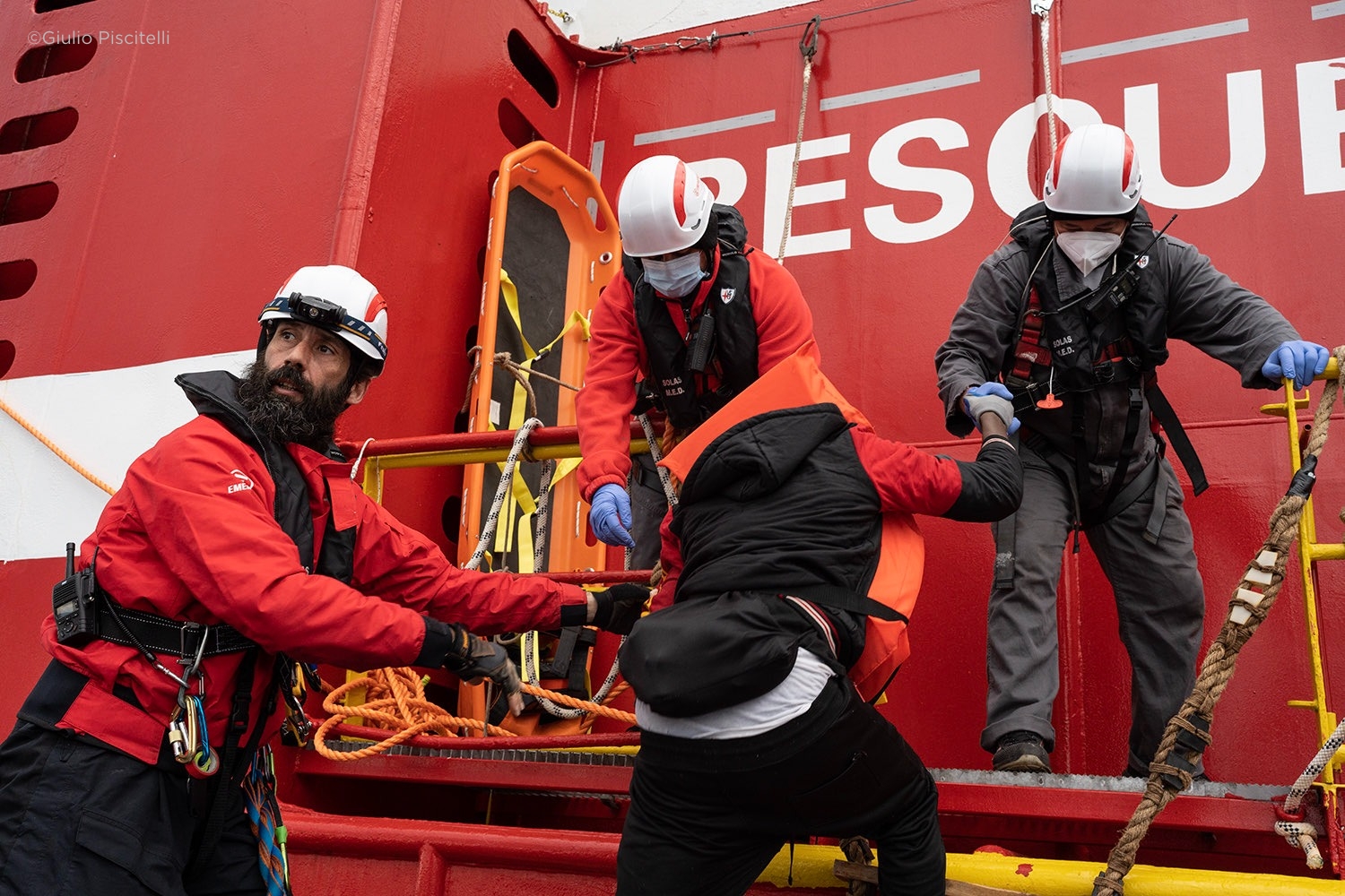 CIVITAVECCHIA: DISEMBARKATION OF 156 PEOPLE RESCUED BY EMERGENCY’S ...